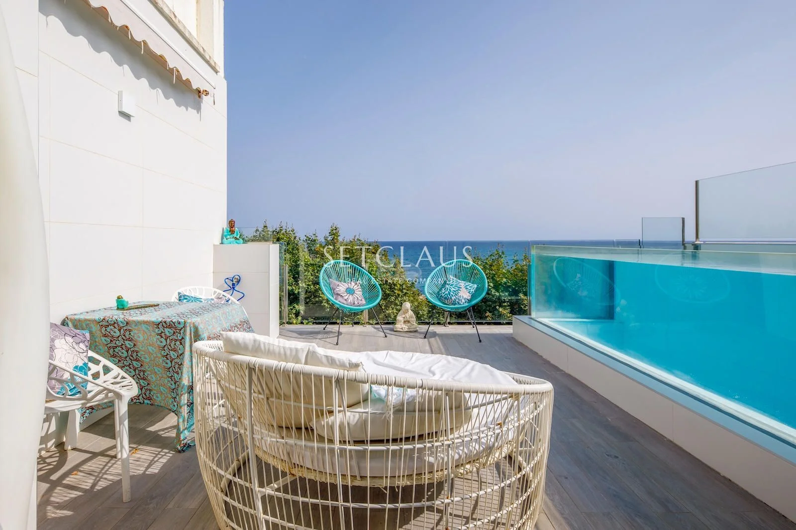Tríplex frente al mar con piscina privada