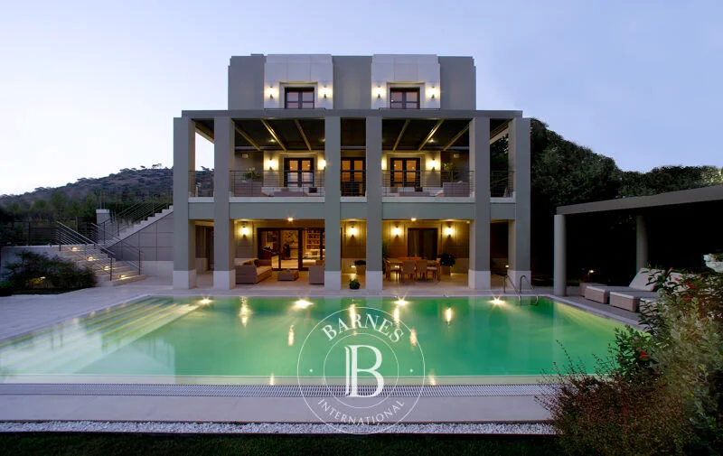 Luxury Vouliagmeni villa, 760 sqm