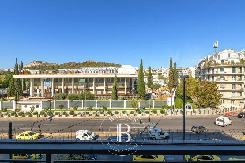 Oficina en Atenas con potencial residencial