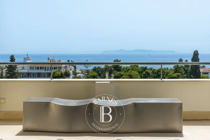 Luxury Glyfada apartment with 140 m² terraces