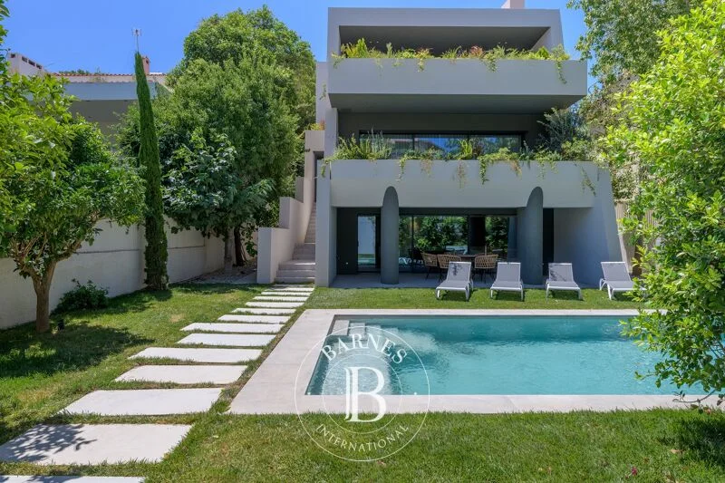 Renovation villa in Vouliagmeni, 440 m²