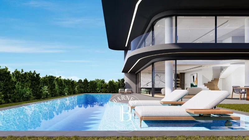 Glyfada duplex with four en-suite bedrooms