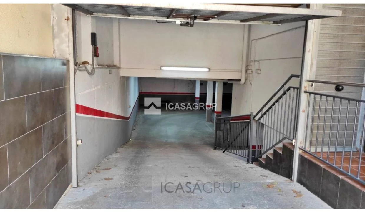 Three garage spaces in Can Oriol