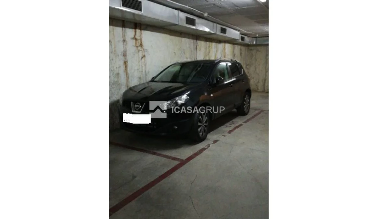 Three garage spaces near Rubí market