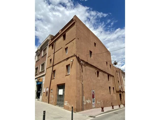 Casa céntrica de tres plantas con opción de desarrollo