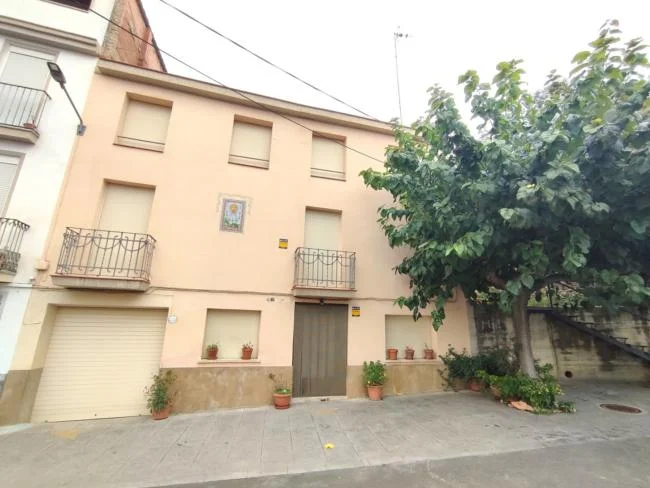 Amplia casa en Torrelavit, cinco habitaciones