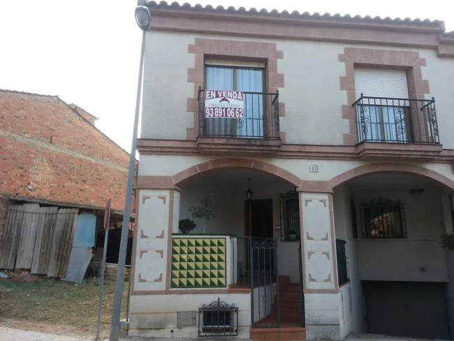 Chalet junto a viñedos, cuatro habitaciones