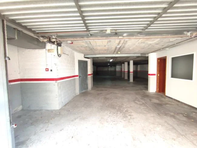 Parking comercial céntrico con 13 plazas