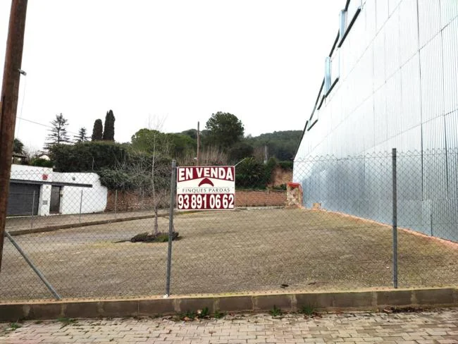 Solar urbano en Sant Jaume Sesoliveres