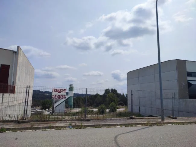 Solar industrial urbanizado de 523 m²