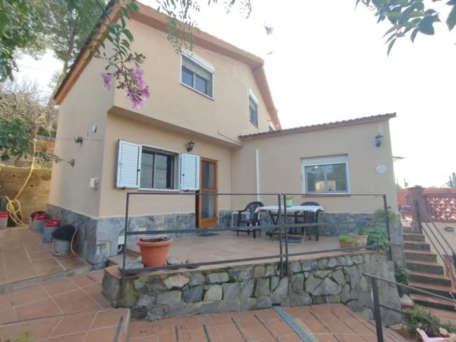 Chalet independiente en Can Ros, 4 dormitorios