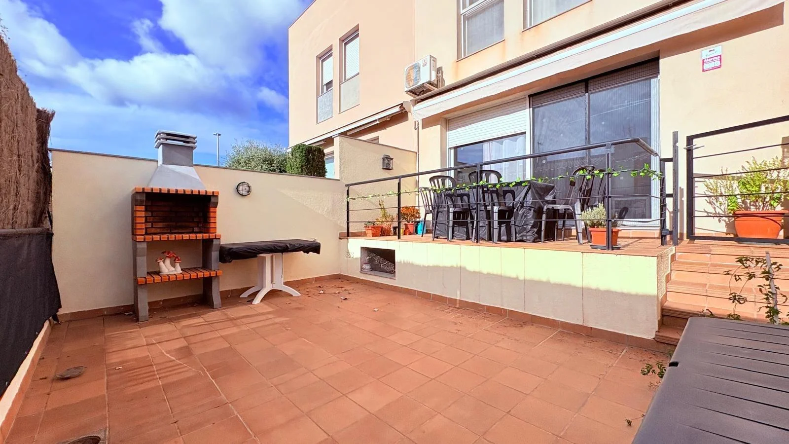 Casa amplia en Castellar, cuatro habitaciones