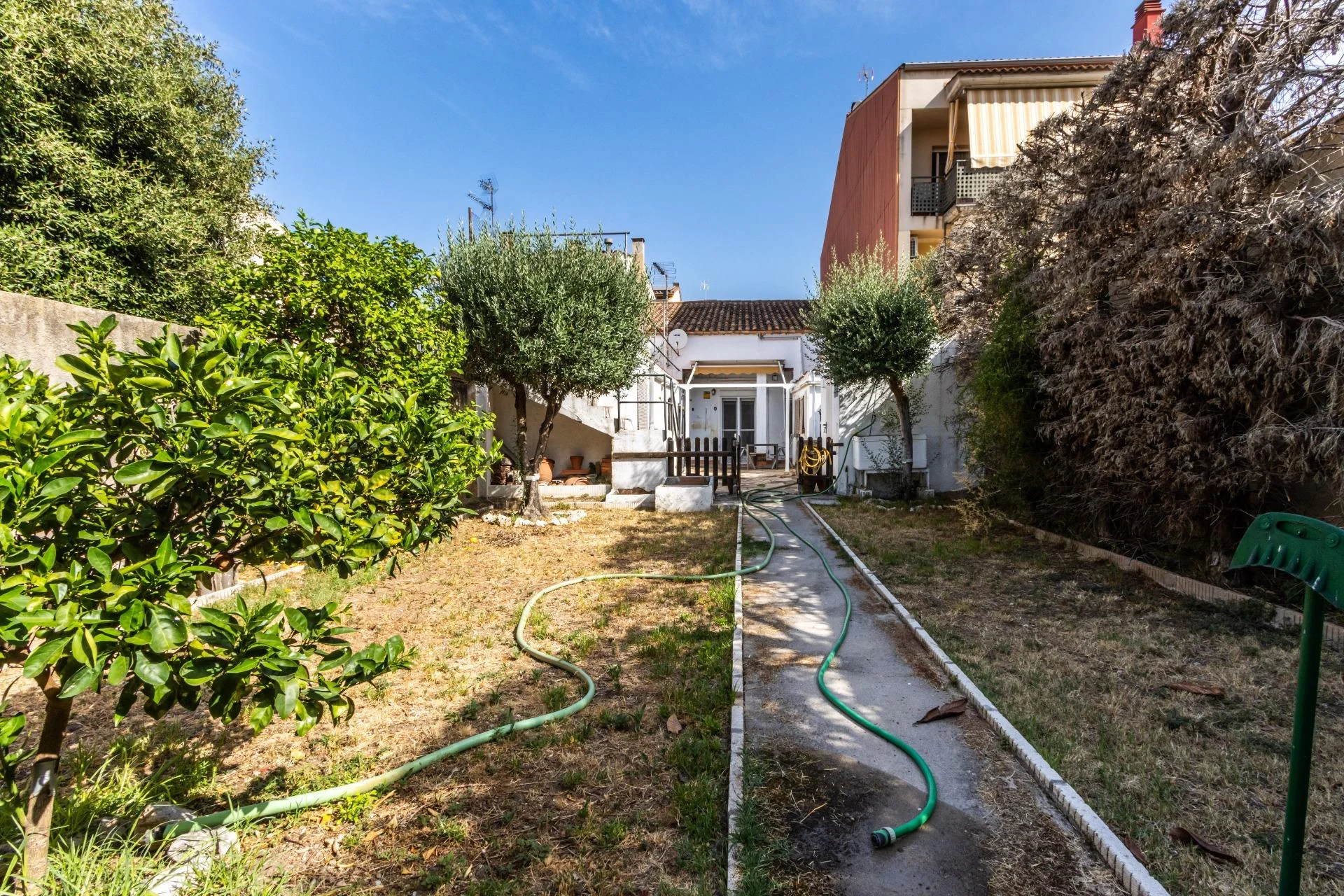 Casa histórica céntrica con jardín