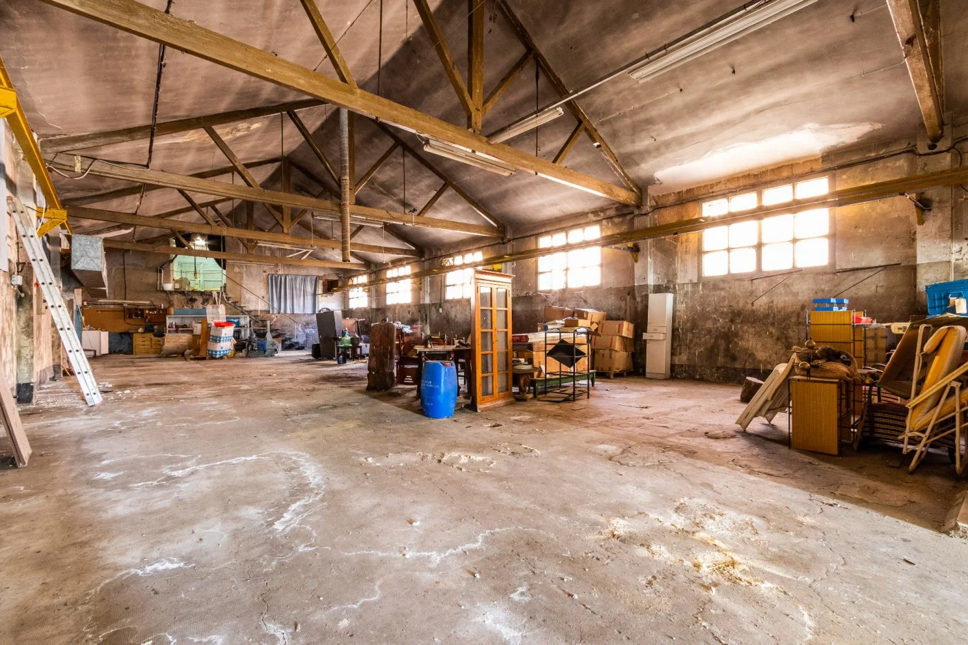 Nave industrial con parcela de 2.000 m²