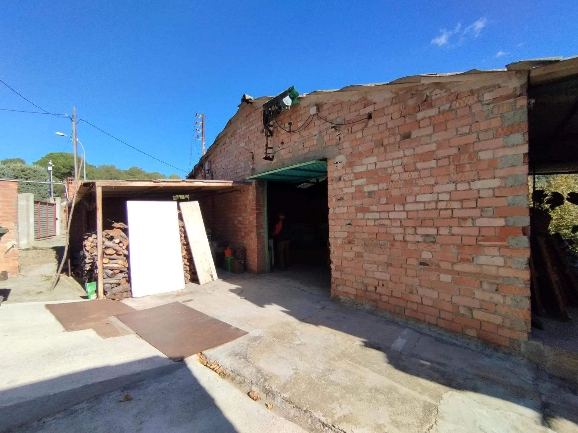 Terreno industrial urbano con nave de 275 m²