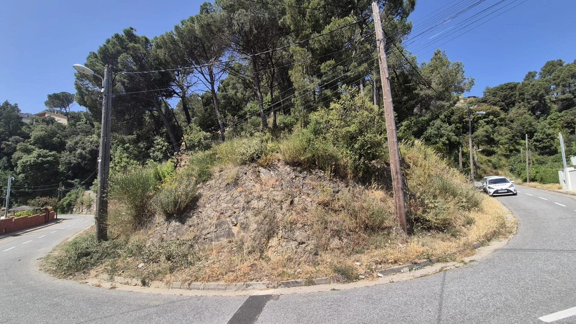 Parcela urbana con vistas panorámicas