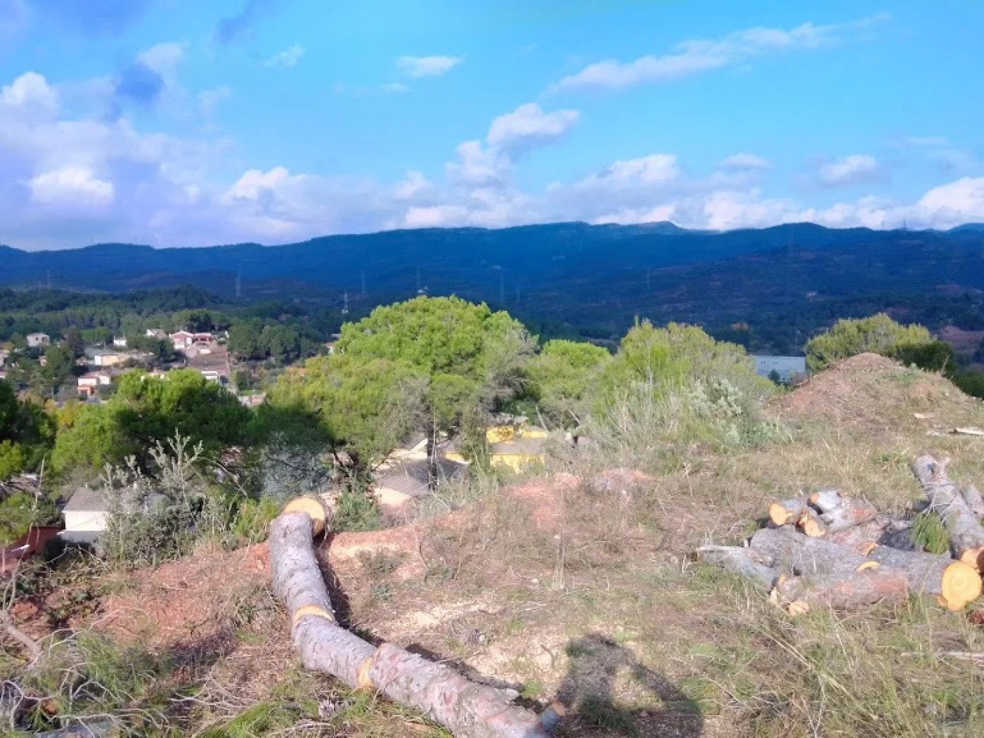 Terreno urbano con vistas a montaña