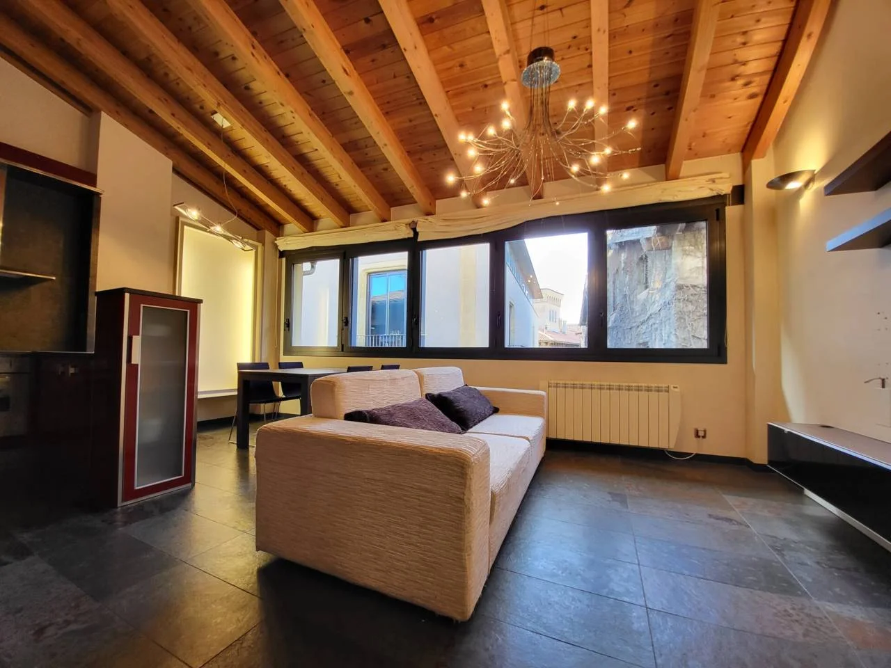 Central Vic flat with 64 m²