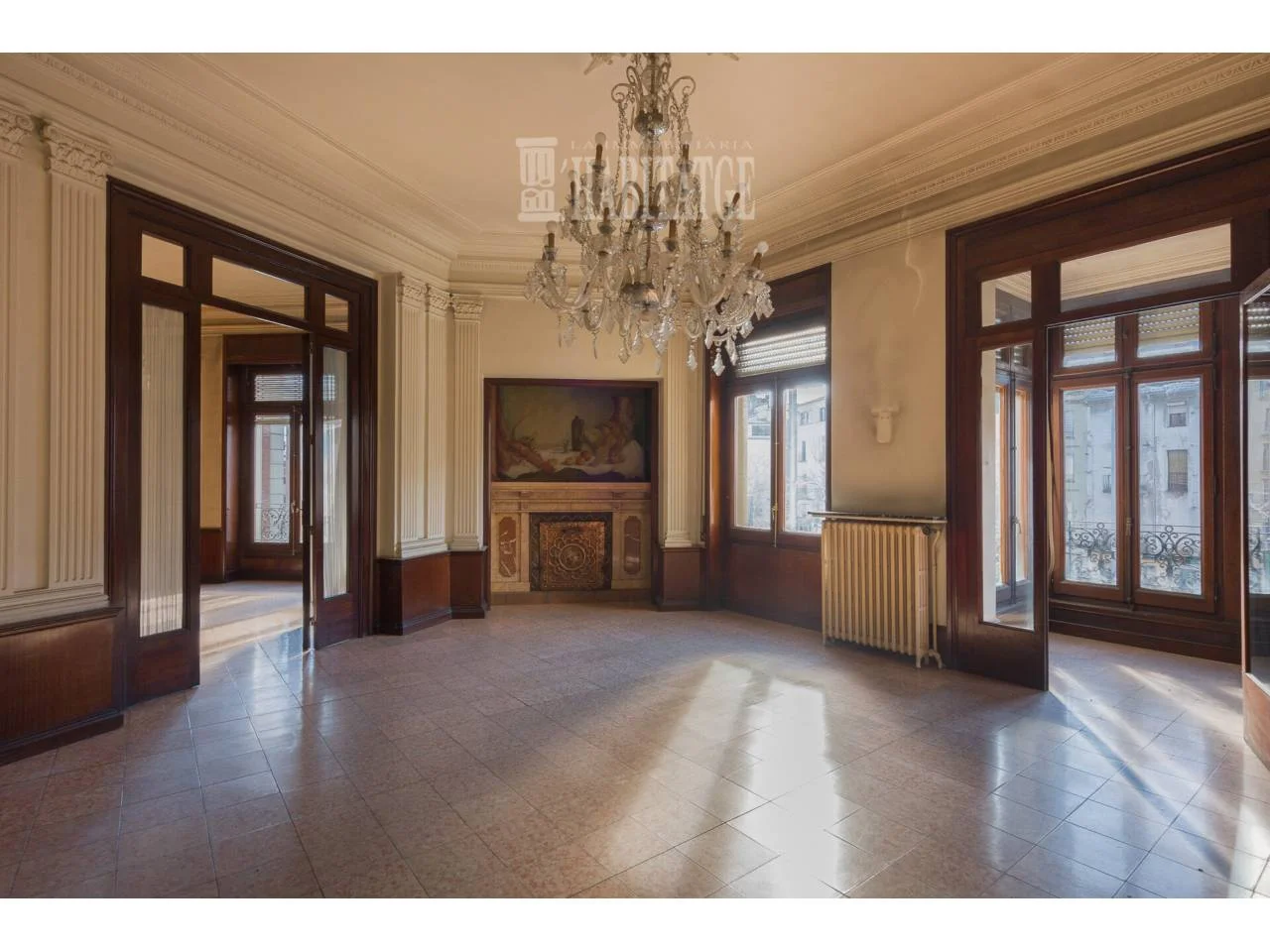Central Vic flat with 360 m²