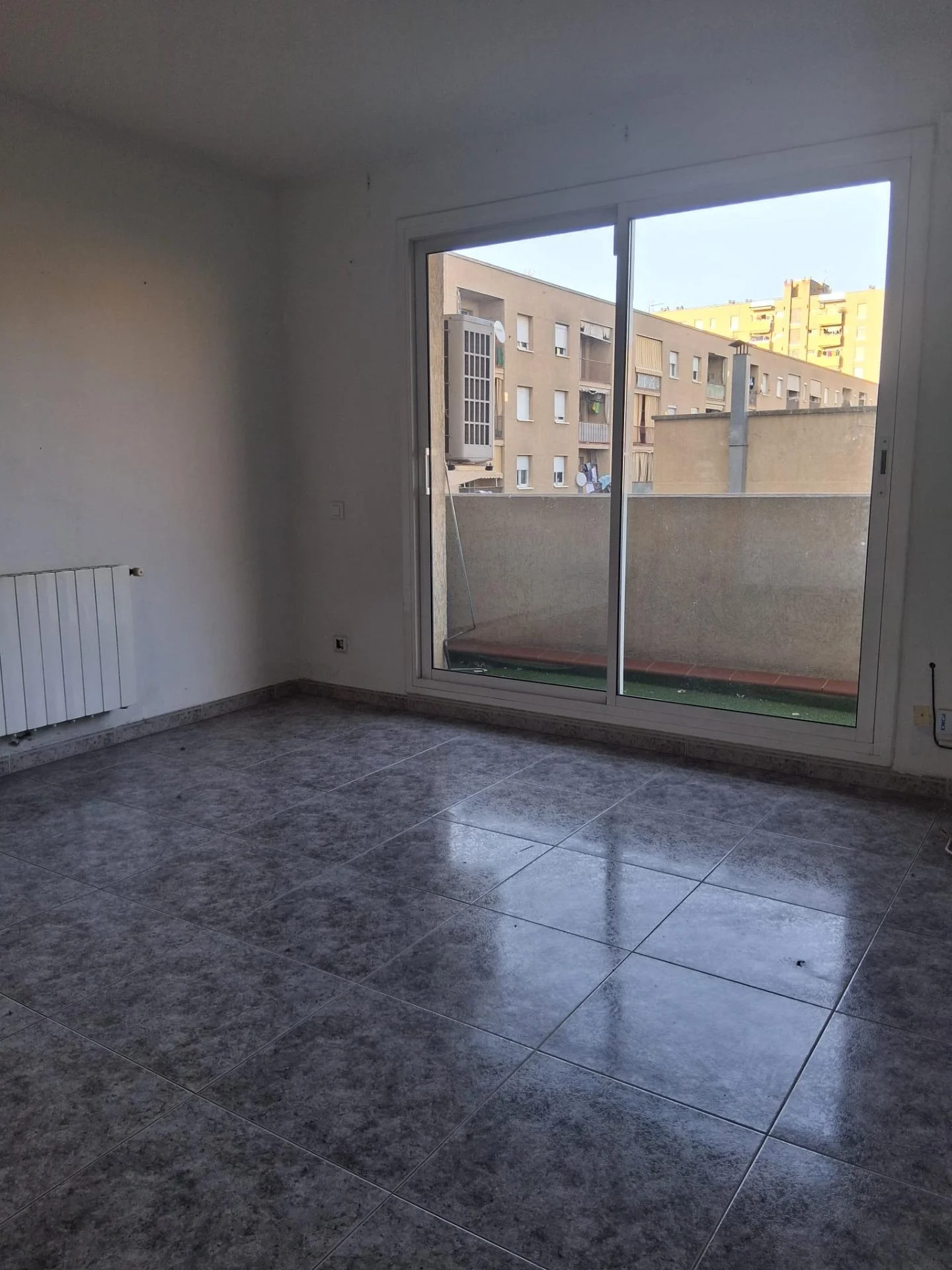 Piso luminoso de tres habitaciones en Sabadell