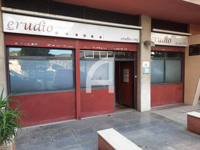 Street-facing commercial premises, 112 m²