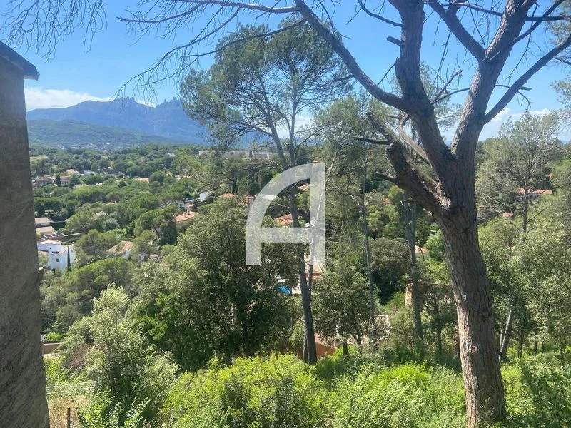Buildable Vacarisses plot with Montserrat views