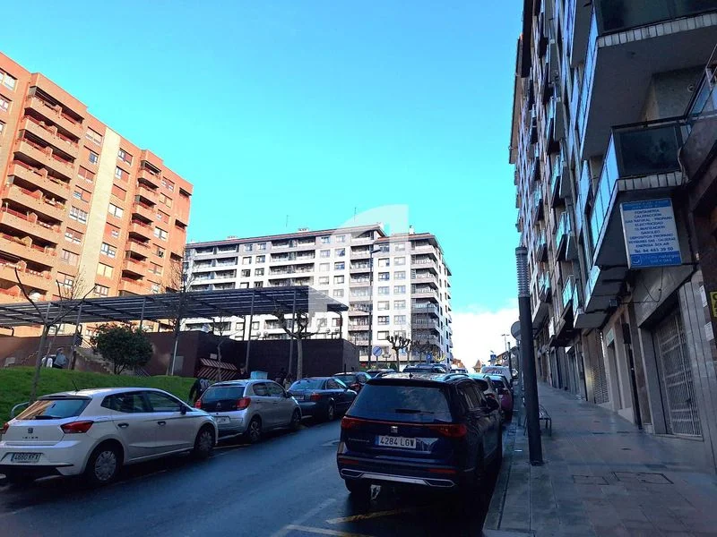 Local comercial céntrico de 60 m² en Kabiezes