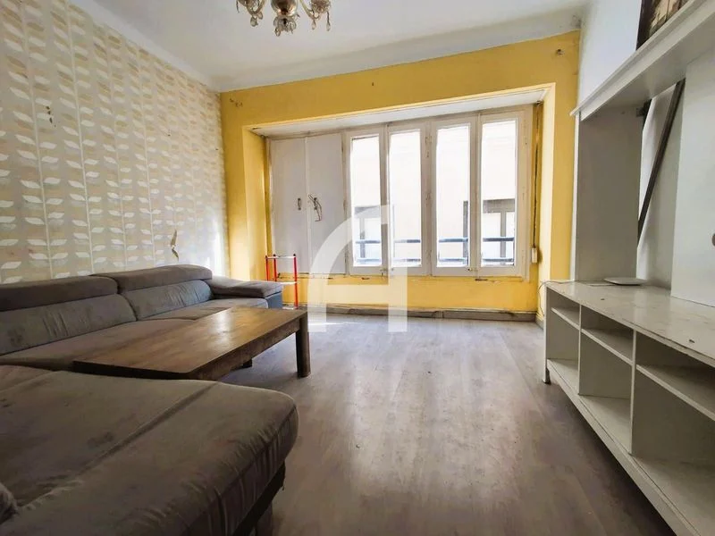 Piso reformable de 4 habitaciones en Ciutat Vella