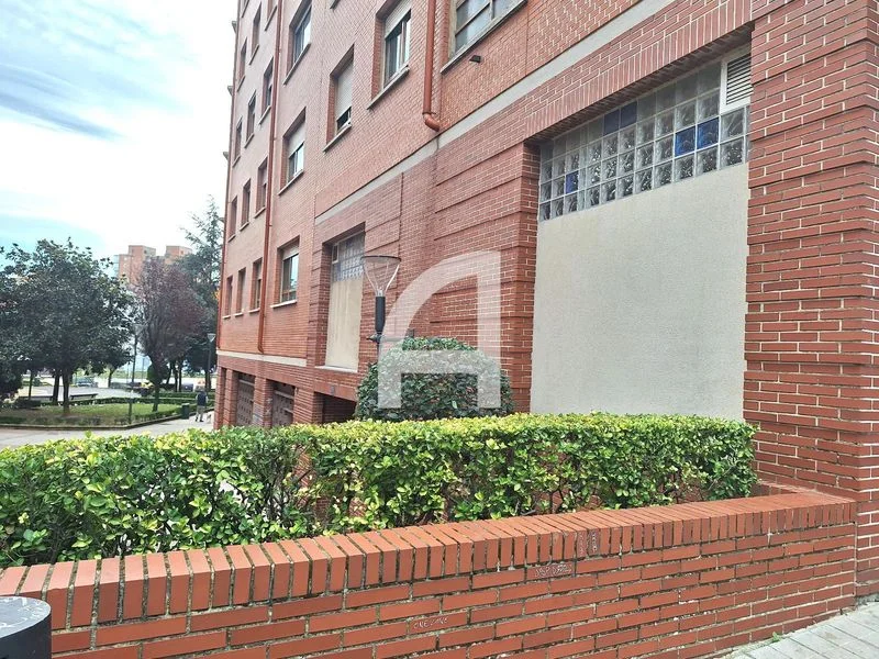 Amplio local comercial de 107 m² en Rekalde
