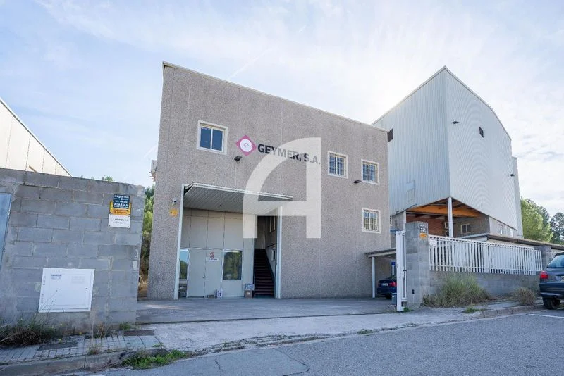Nave industrial en El Papiol, 495 m²