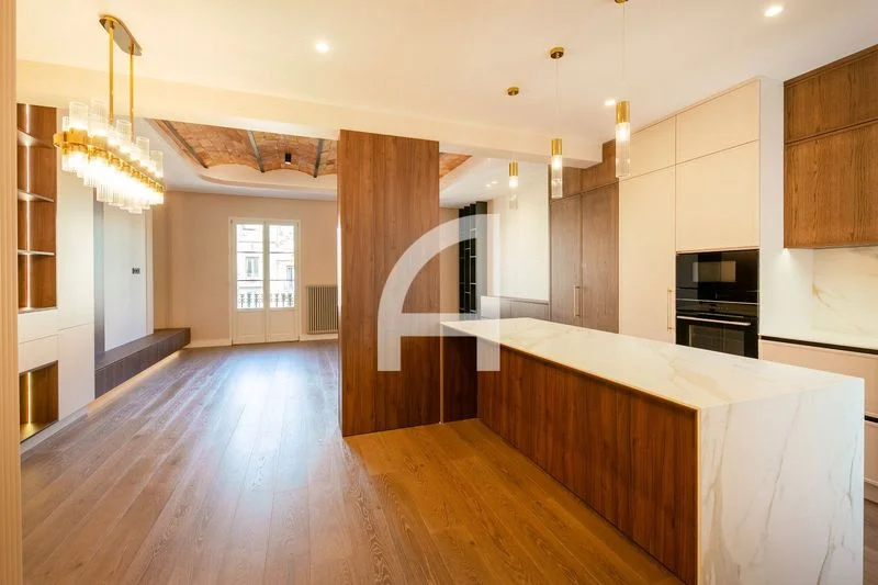 Luxury renovated Eixample flat, 4 bedrooms
