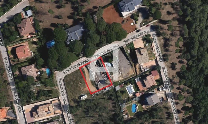 Parcela llana de 905 m² junto al Montseny