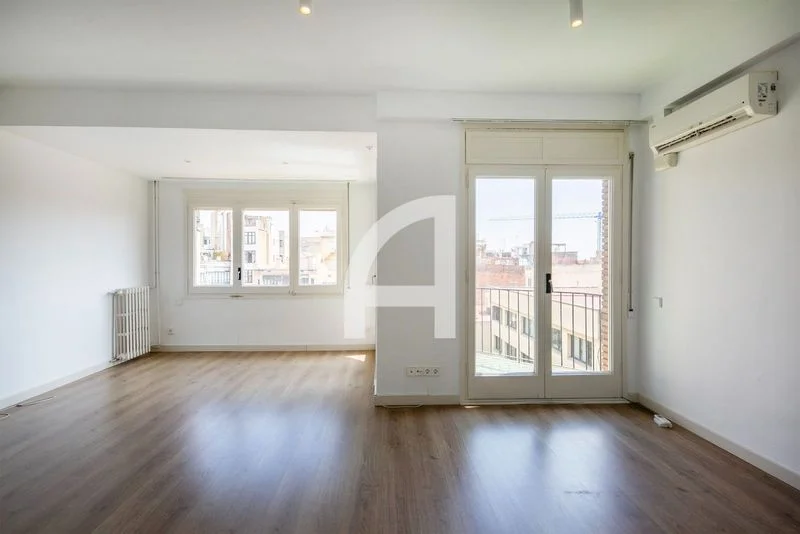 Renovated Eixample flat, 100 m²