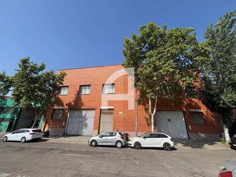 Gran nave industrial versátil en Sabadell