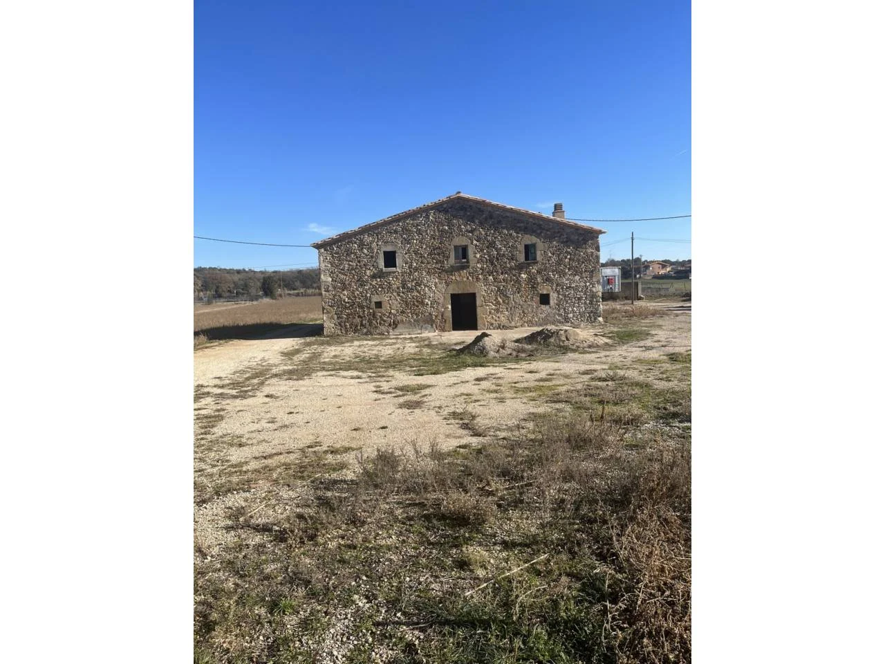 Rehabilitation farmhouse with 23,000 m² land