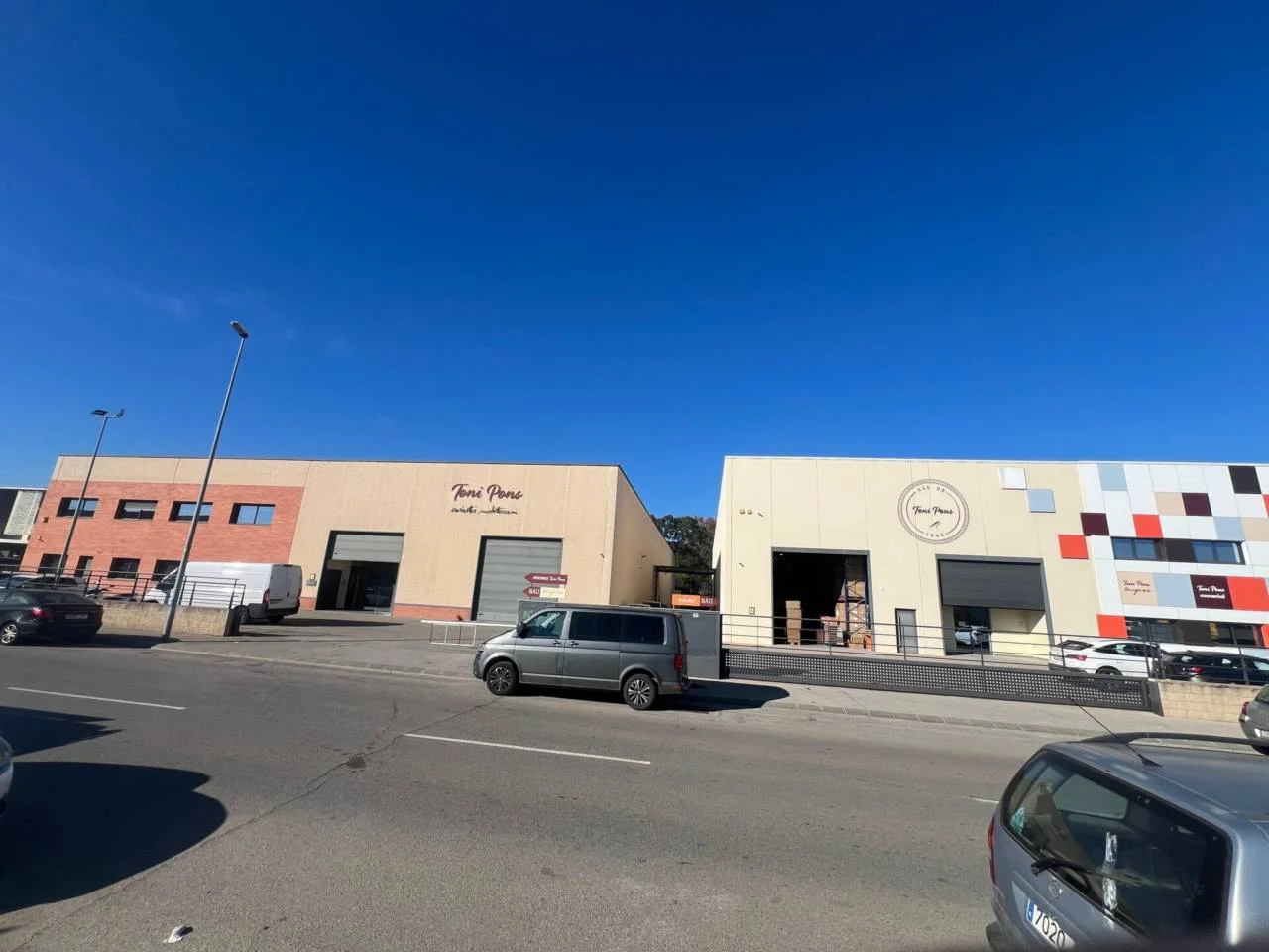 Industrial warehouse complex, Girona, 5148 m²