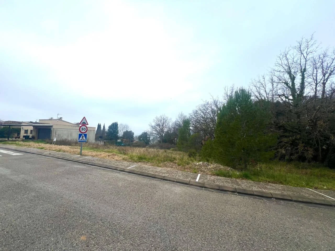 Terreno llano y esquinero en Cervià de Ter
