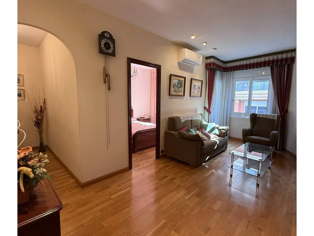 Piso reformado en Les Corts, tres habitaciones