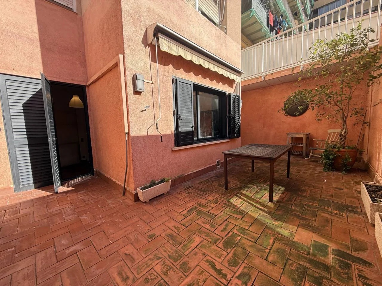 Bright Eixample flat with large terrace