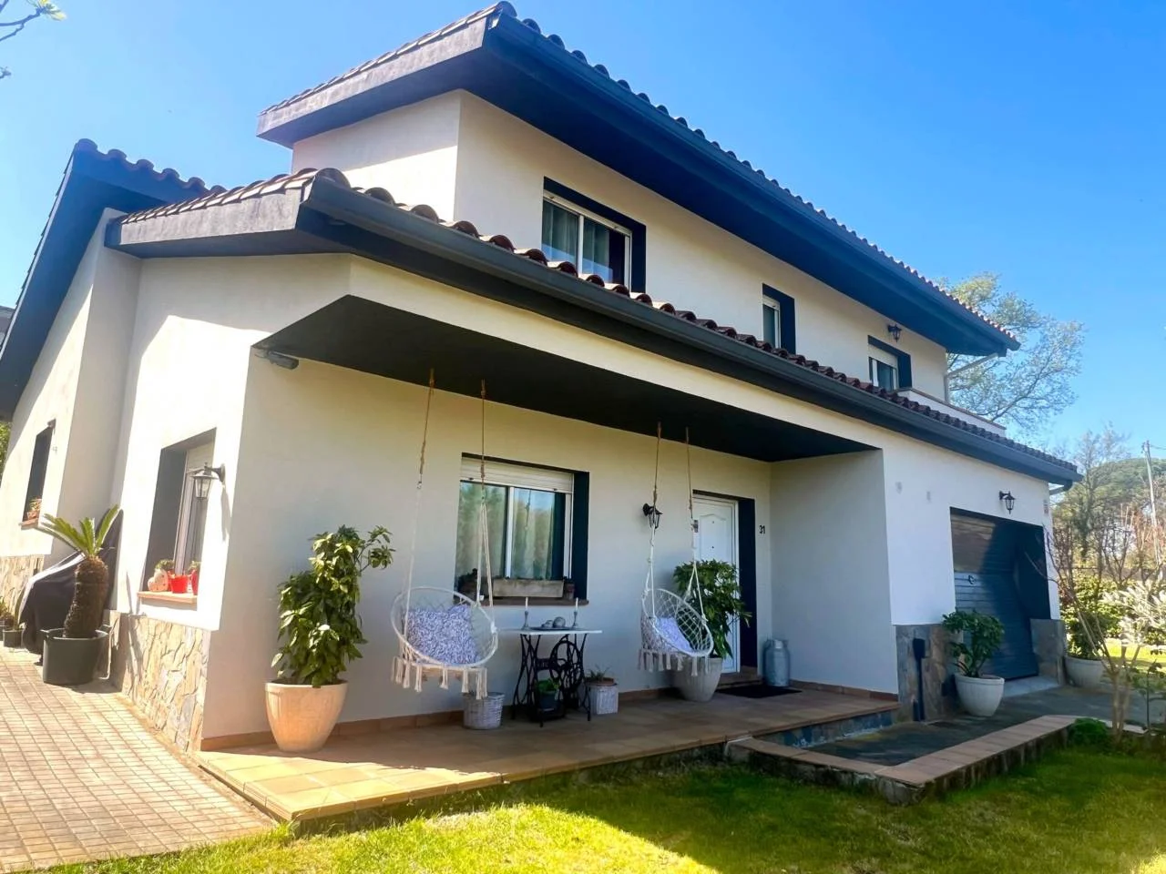 Casa independiente con gran jardín