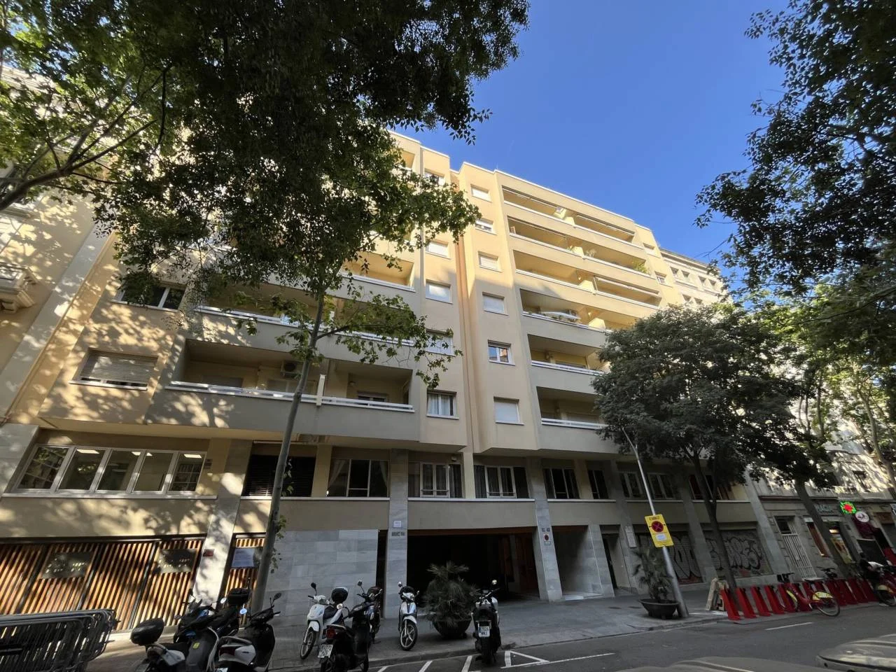 Large Eixample flat, four bedrooms