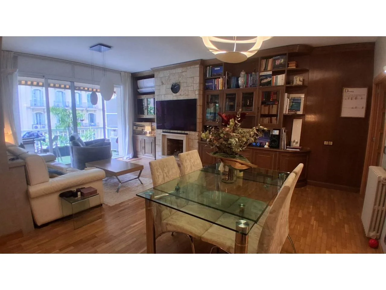 Piso de cuatro habitaciones, 146 m²