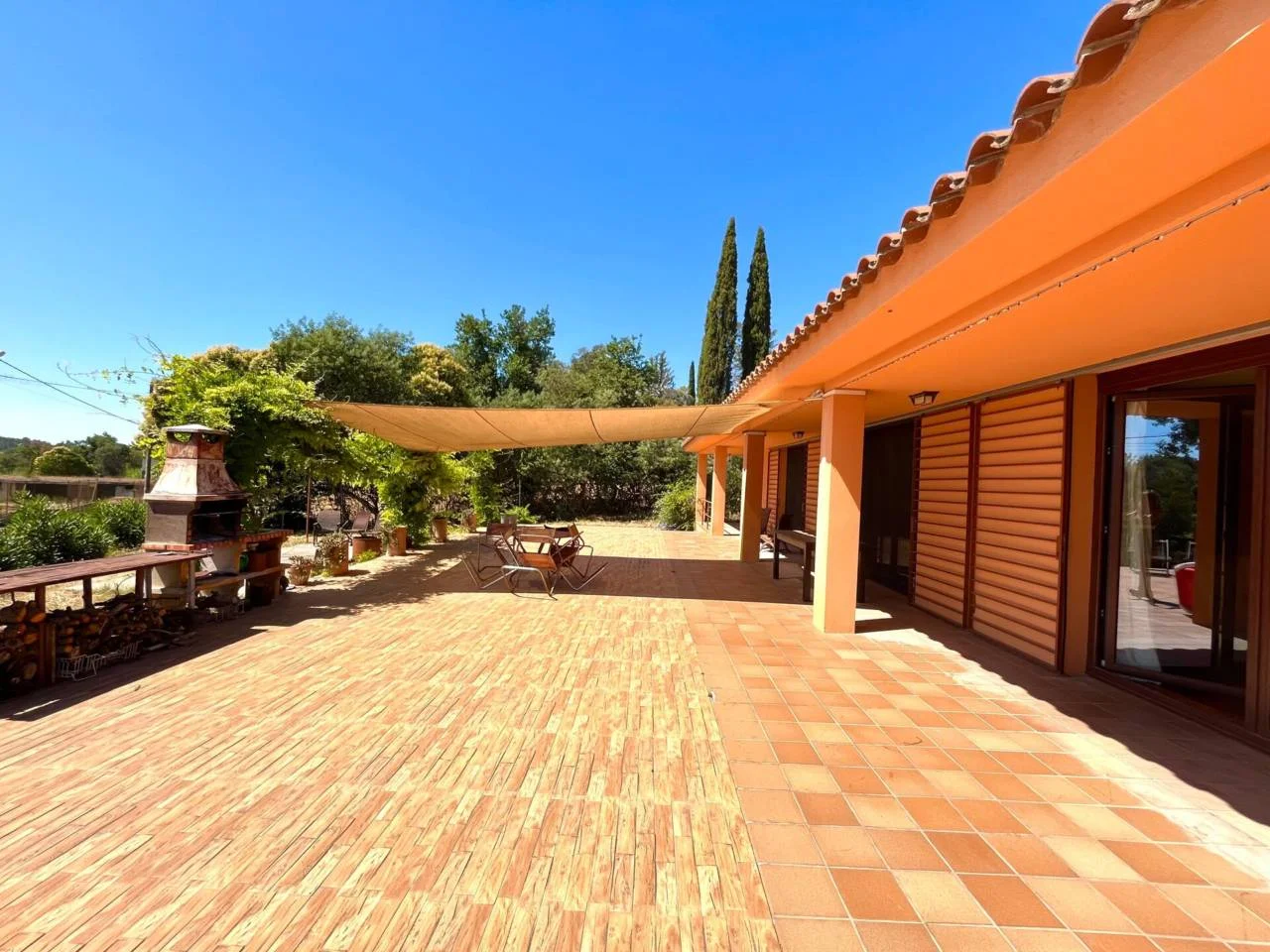 Amplia casa en Bescanó con parcela de 1.750 m²