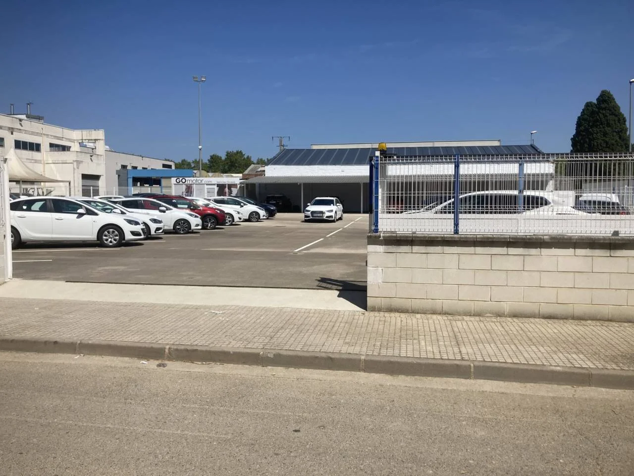 Parcela edificable cerca del centro comercial de Salt