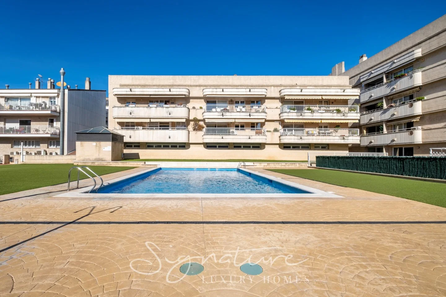 Ático de dos dormitorios con piscina