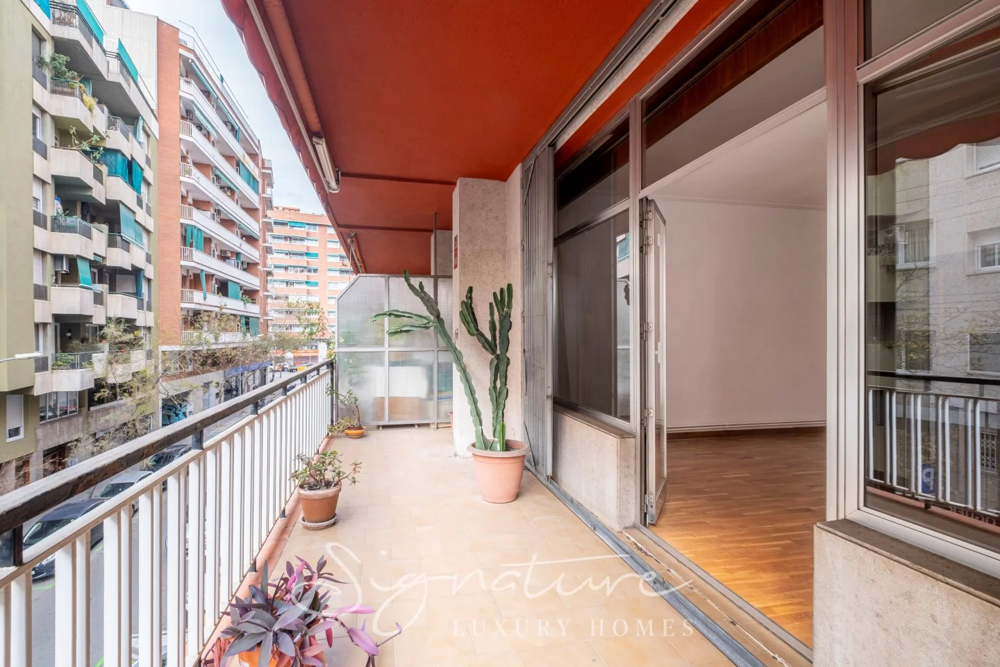 Four-bedroom flat in Sants