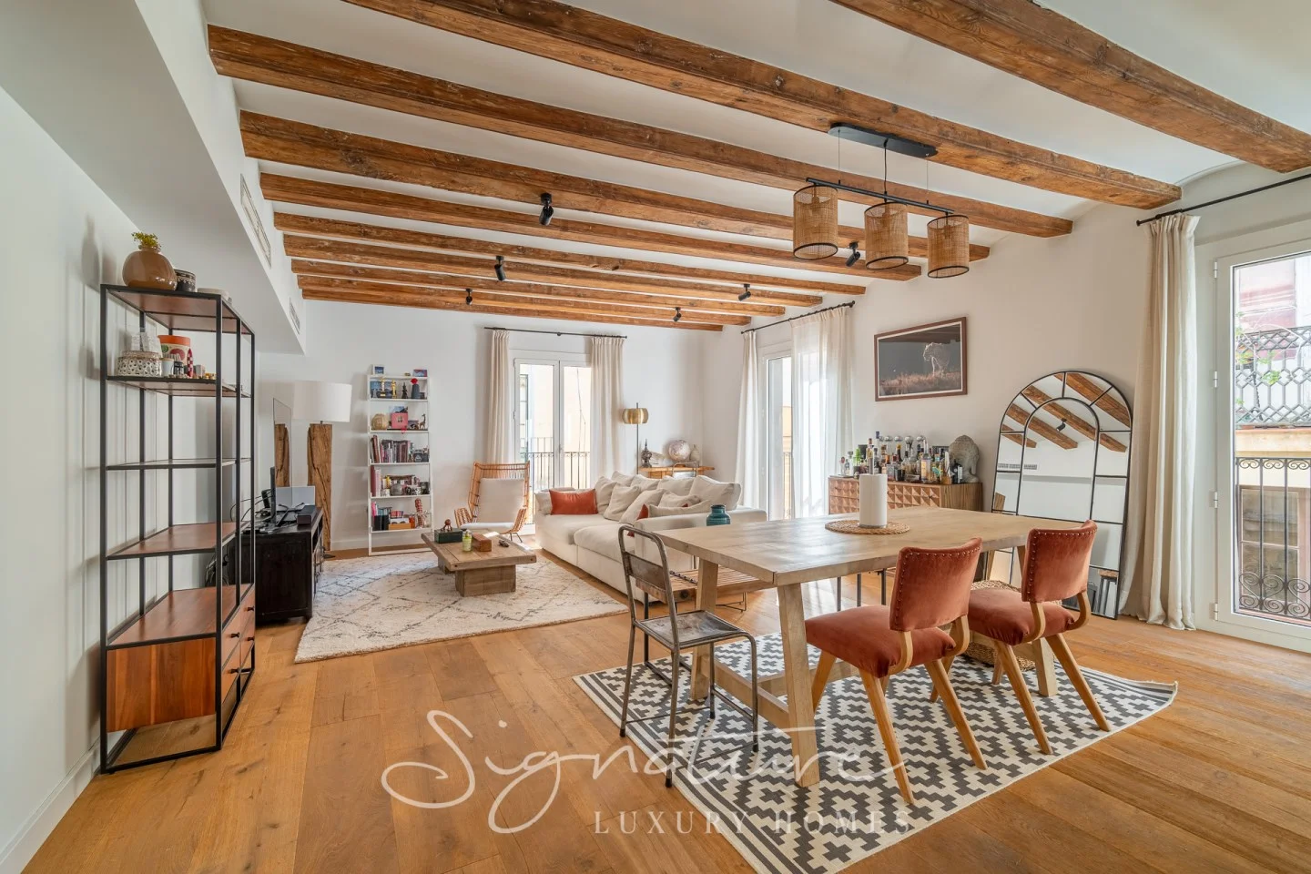 Refurbished Ciutat Vella flat, 3 bedrooms