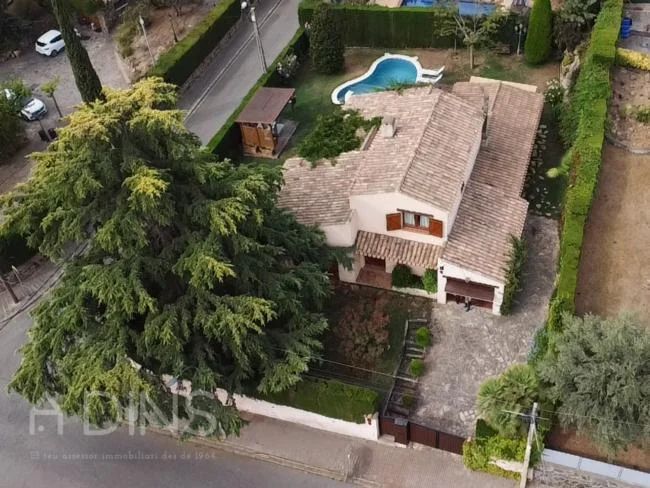 Well-kept house with private garden