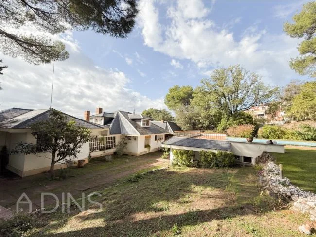 Casa en naturaleza con piscina y cinco habitaciones