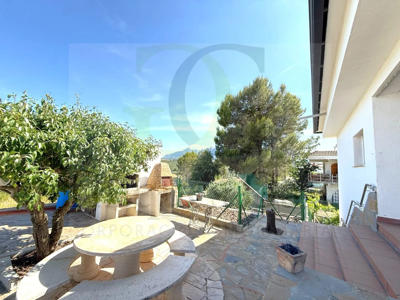 Casa familiar con jardín cerca de Montserrat